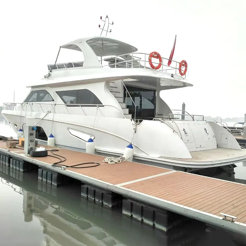 Txhuas Pontoon Packer